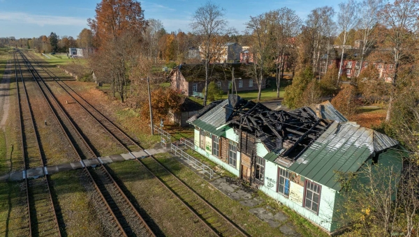 Raudteejaama hoone nukker seis